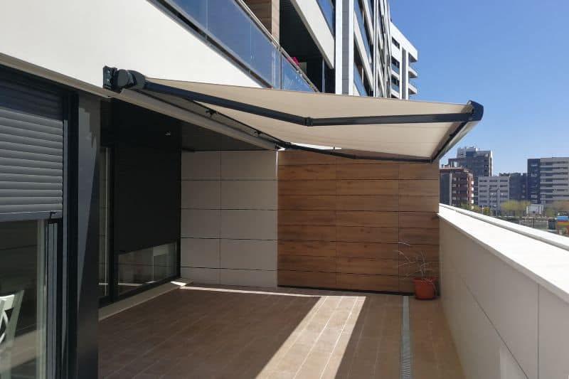 instalar un toldo en casa