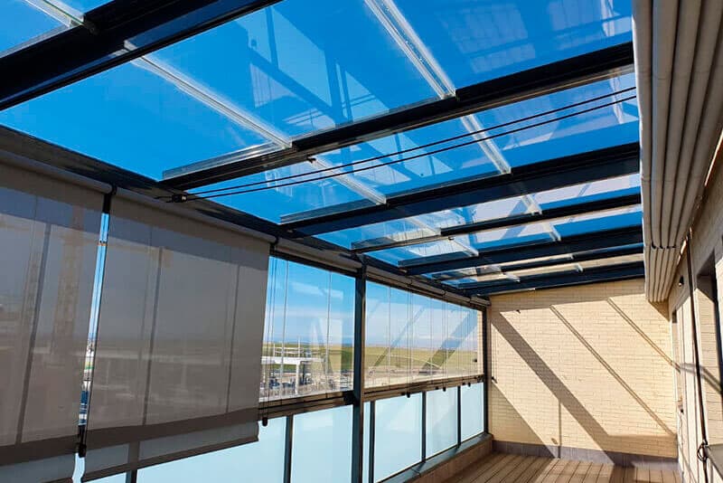 instalar un techo móvil en la terraza
