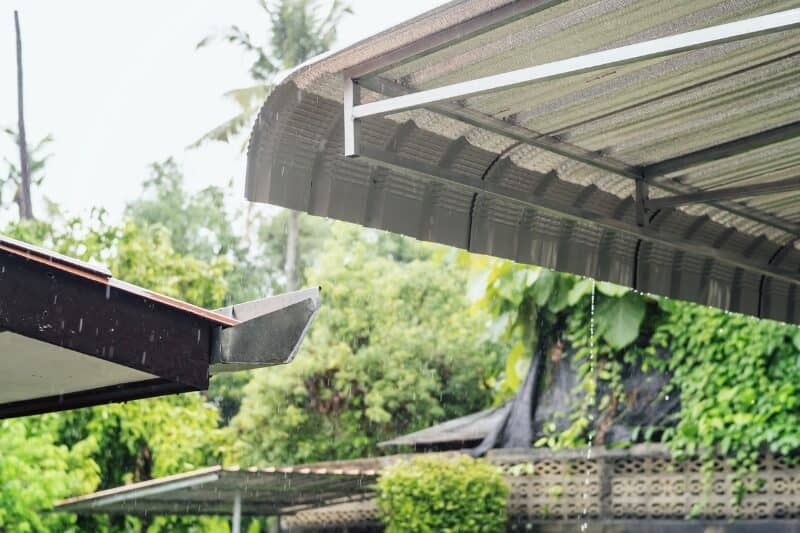 Toldos resistentes al viento y la lluvia