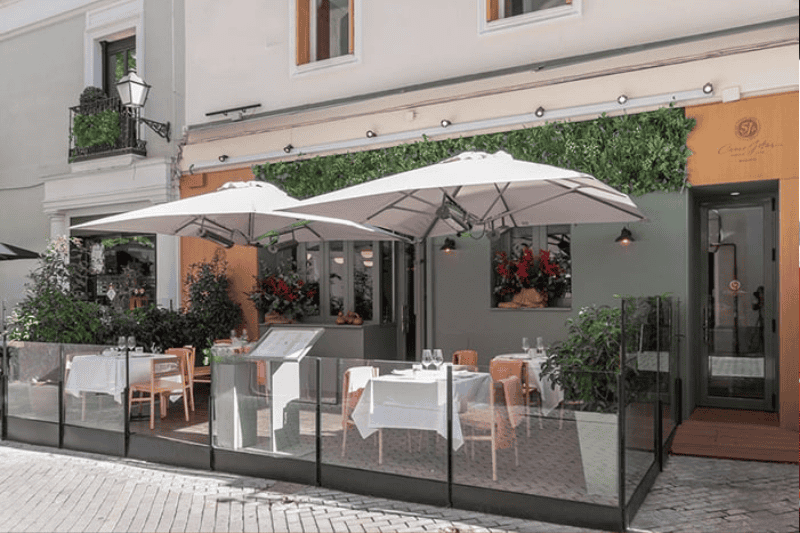 mamparas regulables para negocios