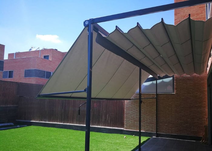 instalar una pérgola en tu jardín